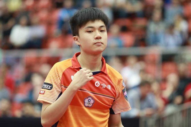 中国队轻取奥地利队,奥恰洛夫点燃赛场 中国队轻取奥地利队,奥恰洛夫点燃赛场