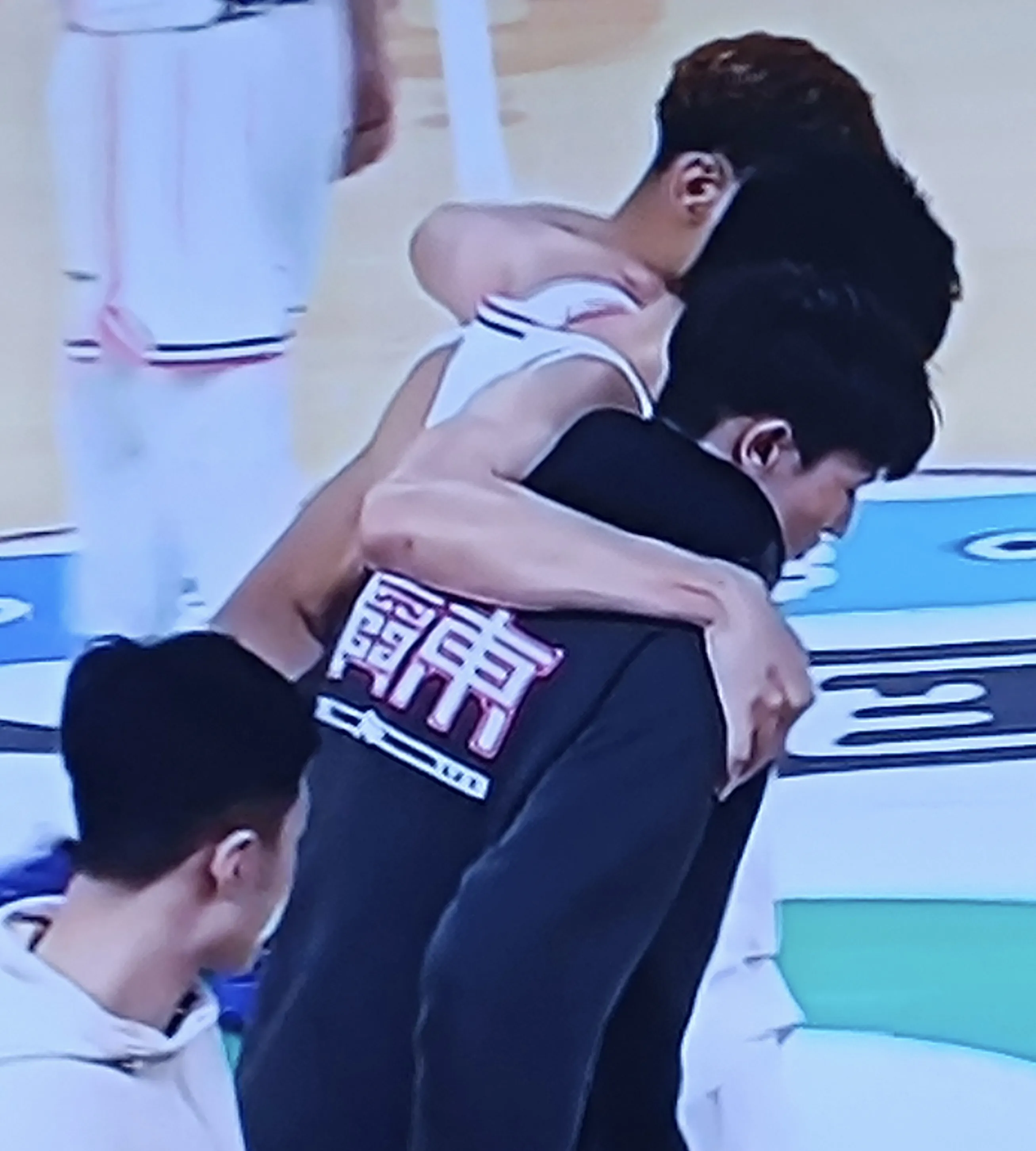 山西队横扫广东队，詹姆斯关键制胜