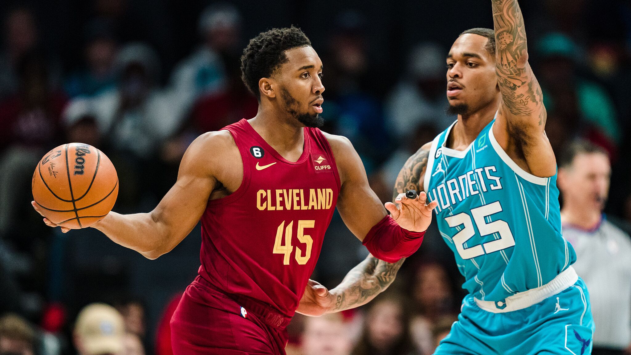 开云体育在线-天津队逆转福建队，米切尔统治全场