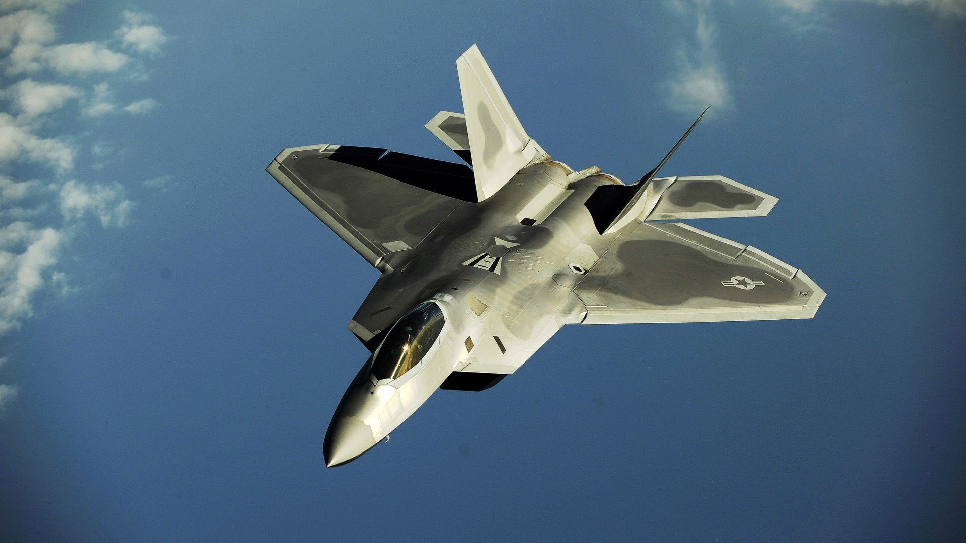 开云体育官网-1.双线霸权，魔术蜂烟四起，武神欧陆独奏凯歌