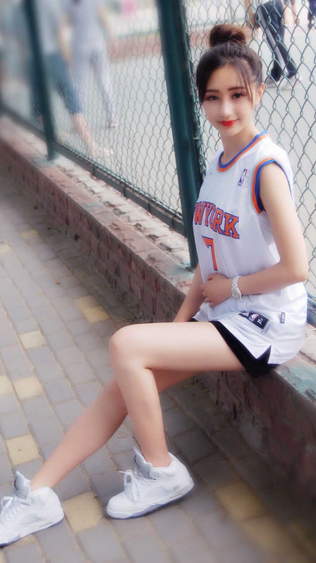 极速与绿茵，竞技体育的双面启示